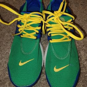 Mens size 10 blue and green nike running shoes